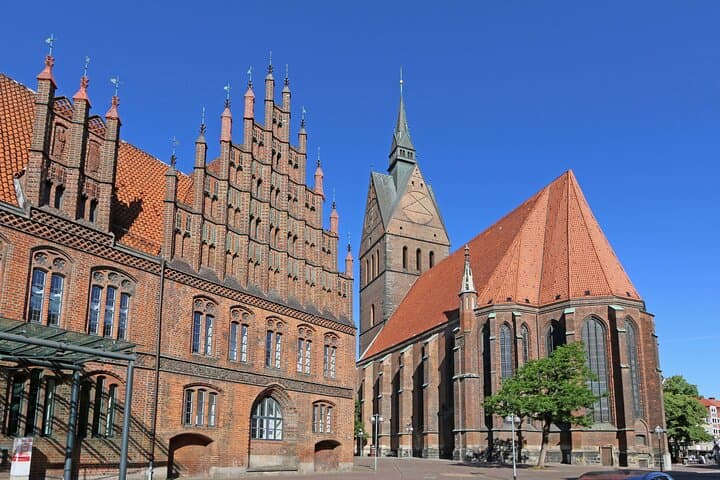 Hanover Old Town Walking Tour — Leineschloss, Half-Timbered Alleys & Aegidienkirche photo 6