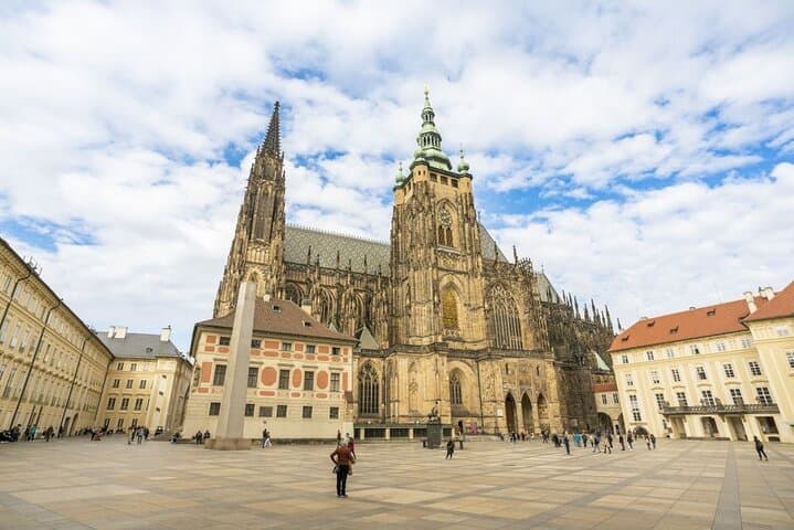 Prague Castle Interiors Tour: Skip-the-Line Guided Visit to St. Vitus & Golden Lane