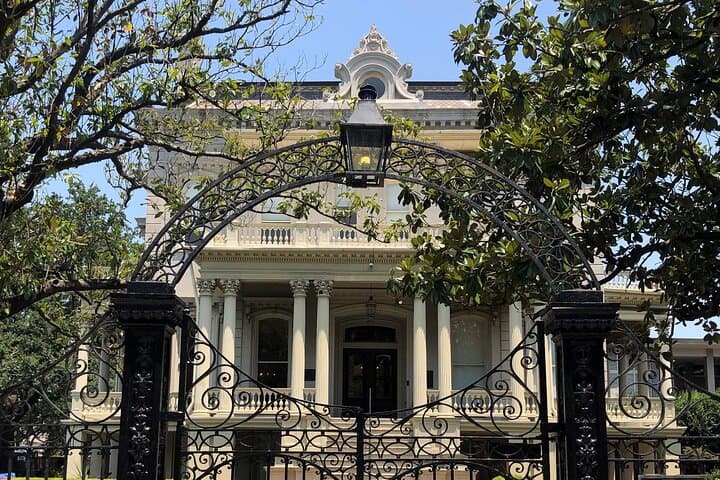 Garden District Walking Tour: History, Mansions & Southern Streets in New Orleans photo 1