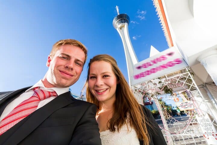Private Love Story Las Vegas Walking Tour — Bellagio to High Roller photo 3