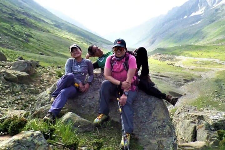 Mohanmarg Meadow Full-Day Trek: Pine-Forest Hike Above Sind Valley photo 2
