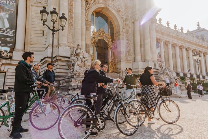 Paris Monuments Bike Tour: See Notre-Dame, Louvre & Eiffel in 3.5 Hours photo 5
