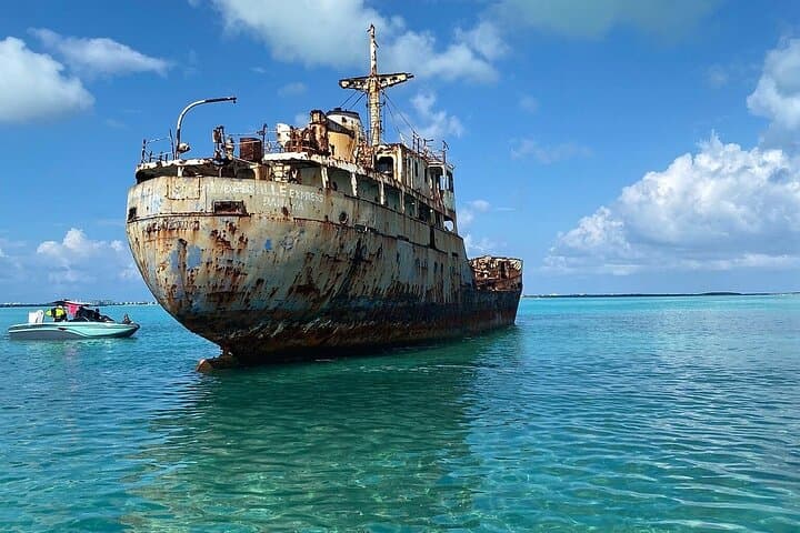 Private Full-Day Charter to Iguana Island, Shipwreck & Grace Bay — Turks and Caicos photo 3