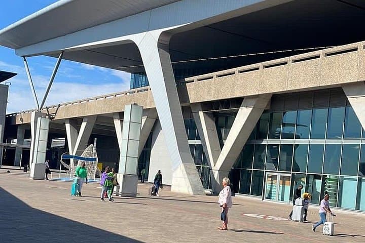 Cape Town Airport Transfer: Reliable Pick-up and Drop-off to the City & Beyond photo 1