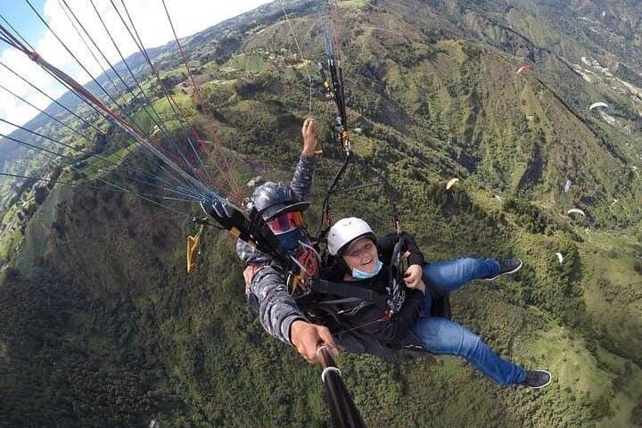Paragliding Over Medellín: 15-Min Flight with Photos, Videos & Transport photo 4
