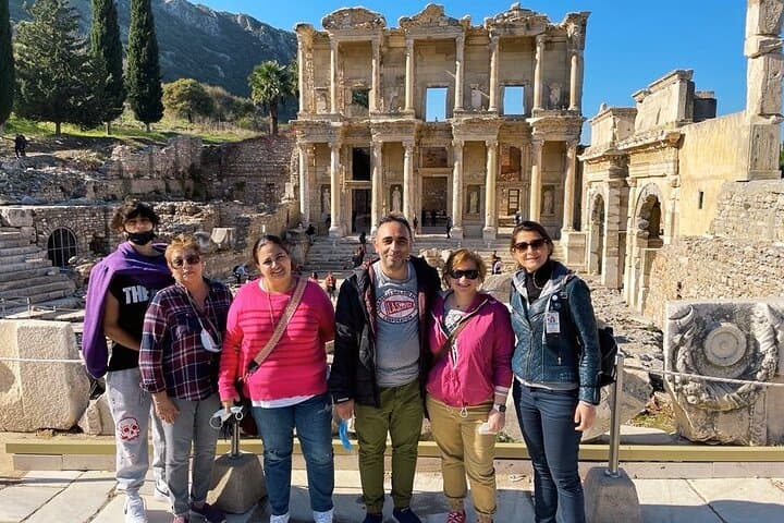 Ephesus to Pamukkale: 2-Day Ancient Ruins and Travertine Tour from Istanbul