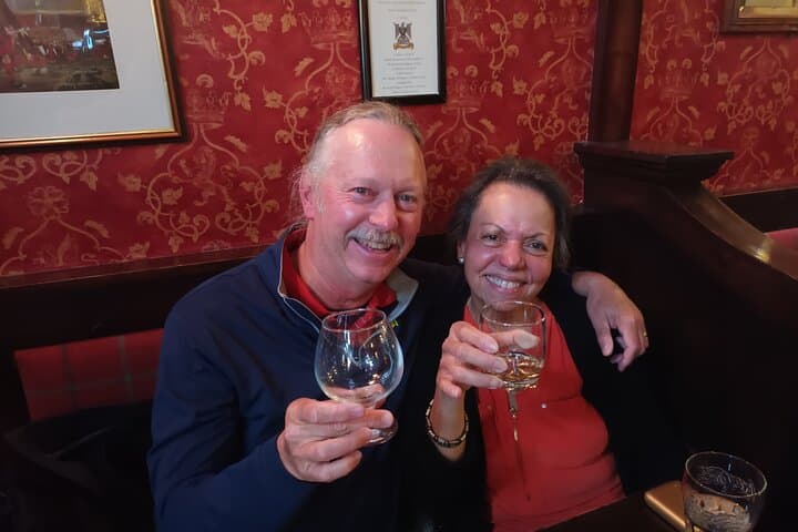 Evening Glasgow Walking Tour and Whisky Tasting: A 2-Hour Cultural Sip photo 4