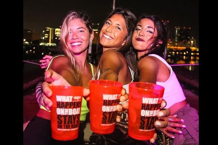 4-Hour Boat Party in Guanabara Bay: Rio's Floating Nightclub photo 3