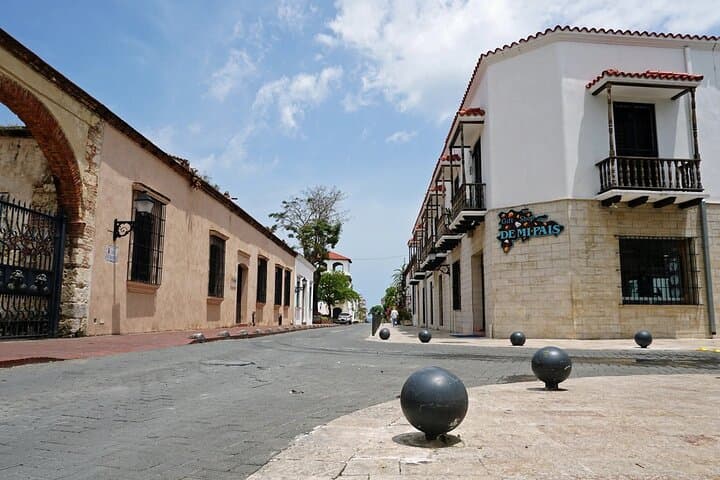 Half-Day Walking Tour in Santo Domingo's Colonial Zone: Historic Sights & Ozama Riverside photo 4