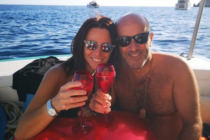 Capri by Sea: Private 3‑Hour Boat Tour with Pizza, Beer & Swim photo 3