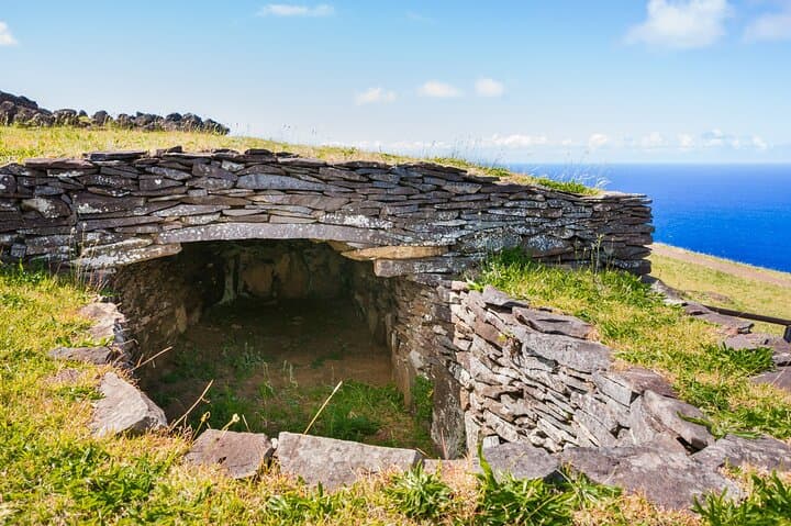Orongo & Rano Kau: Half-Day Private Tour to Rapa Nui’s City of Kings photo 2