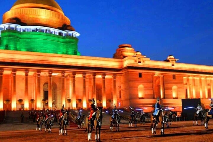 Night Views of Delhi: India Gate, Rashtrapati Bhavan & Gurudwara Bangla Sahib in 4 Hours photo 5