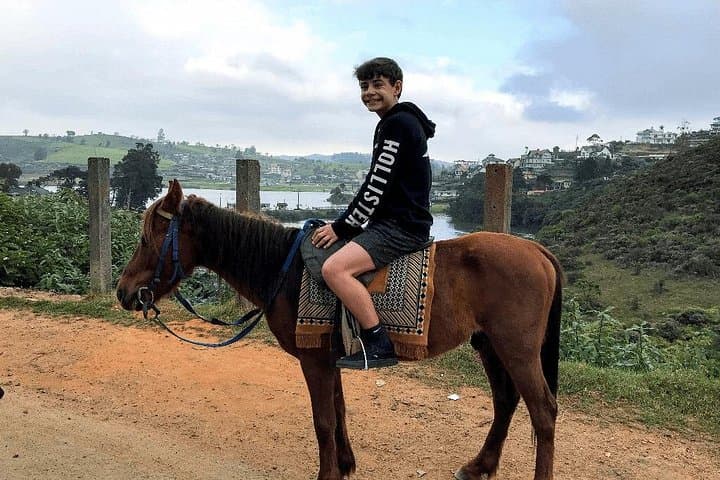 Horse Riding in Nuwara Eliya: 4-Hour Tea-Estate Trail Ride photo 2