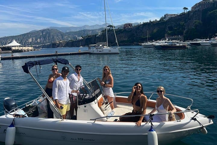 Private Boat from Sorrento to Capri: Swim, Snorkel & Faraglioni Views photo 3