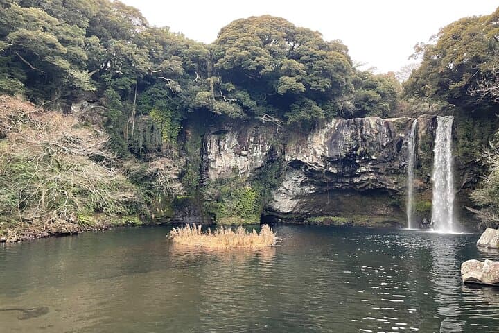 Seogwipo Sunset Walking Tour: Cheonjiyeon Falls, Saeseom & Olle Market photo 2