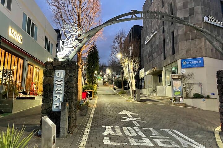 Seogwipo Sunset Walking Tour: Cheonjiyeon Falls, Saeseom & Olle Market photo 4