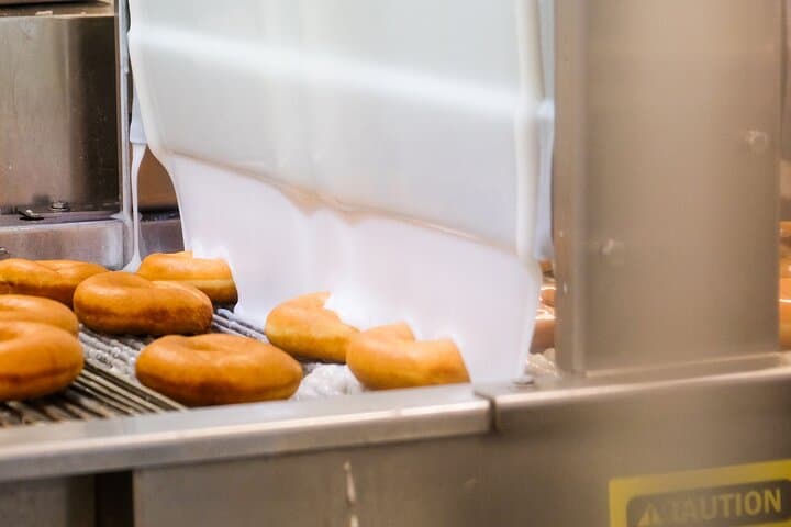 Times Square Donut Walking Tour: Rockefeller Center Bombolone & Brioche Stops photo 2