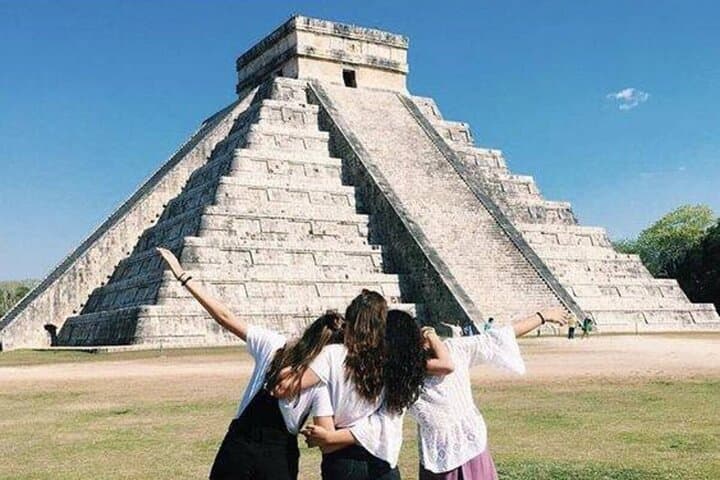 Day Trip to Chichén Itzá, Cenotes Ikkil & Hubiku and Valladolid from Cancun