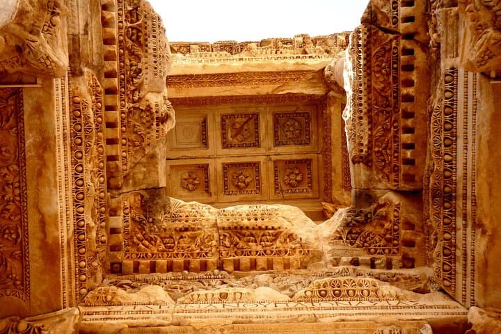 Two-Day Ephesus & Pergamum Private Tour: Walk the Roman Provinces