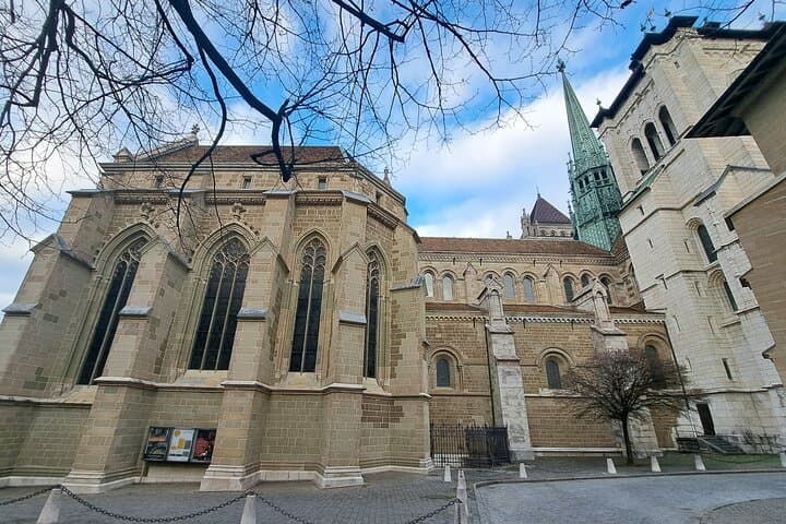 Geneva to Yvoire: Full-Day City Tour, Jet d’Eau & Old Town Mini-Train photo 5