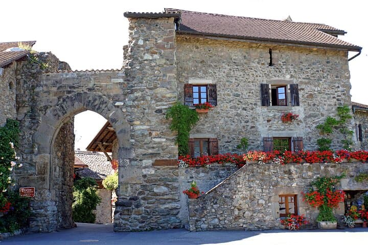 Geneva to Yvoire: Full-Day City Tour, Jet d’Eau & Old Town Mini-Train