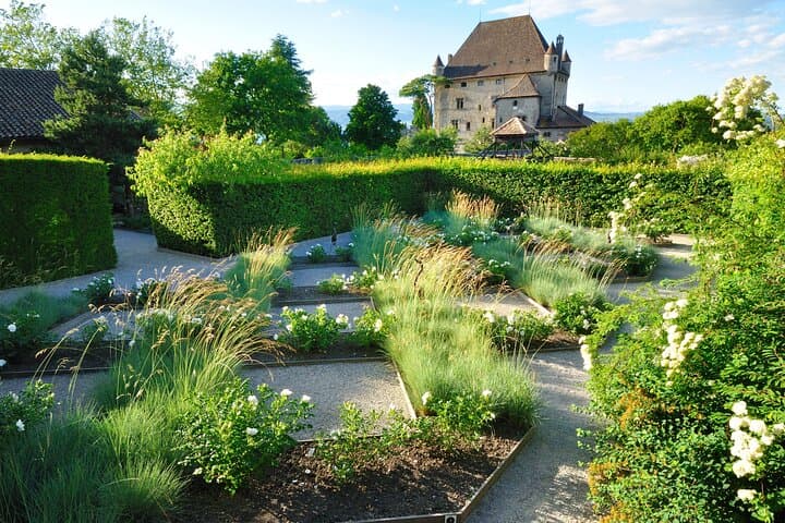Geneva to Yvoire: Full-Day City Tour, Jet d’Eau & Old Town Mini-Train photo 2