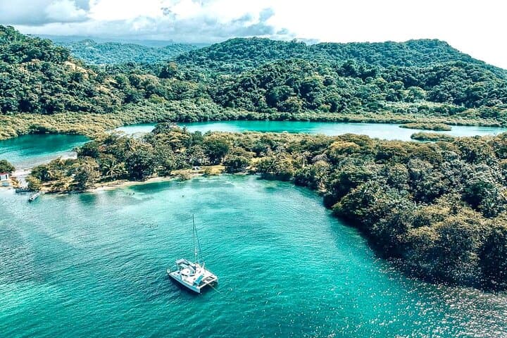 Catamaran Day Cruise to Portobelo: Snorkel Venas Azules & Playa Drake with Lunch photo 1