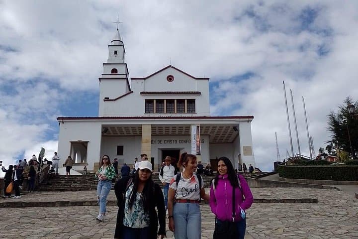 Monserrate All-Inclusive Tour: Cable Car, Sanctuary & City Views photo 3