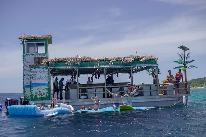 Mono Loco Catamaran Snorkel & Lunch — West End, Roatán photo 4