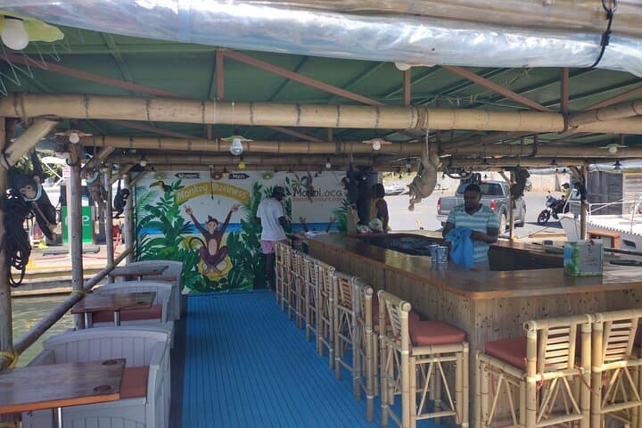 Mono Loco Catamaran Snorkel & Lunch — West End, Roatán photo 5