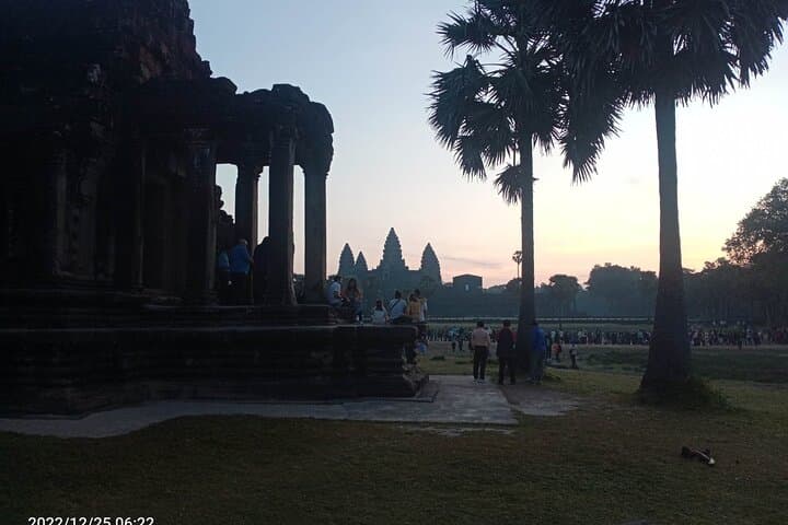 2-Day Private Angkor Wat & Kampong Phluk Tour: Sunrise Temples and Tonle Sap Eco-Tour photo 2