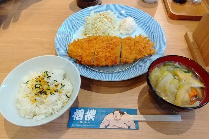 Sumo Show in Tokyo: Meet Retired Rikishi and Try Chanko Nabe photo 6