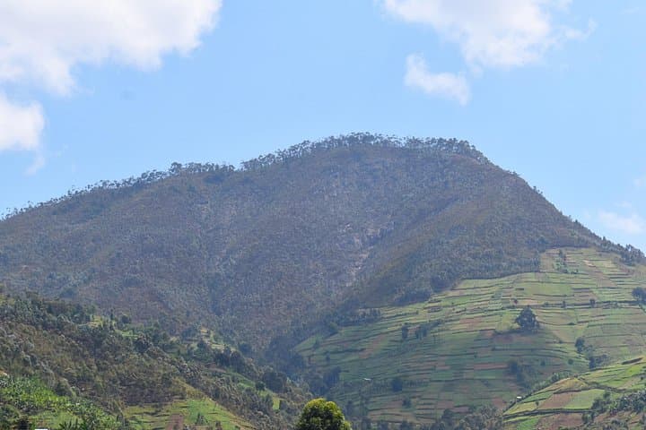 Mount Kabuye Hike: Lakeside Vistas & Village Trails in Northern Rwanda photo 4