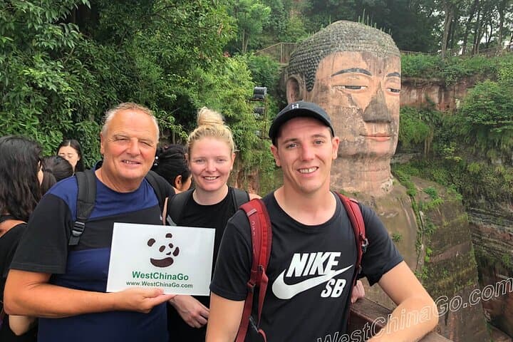 Leshan Giant Buddha Day Trip from Chengdu: High-Speed Train & Local Food Tasting Guide photo 2