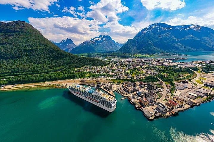 The Golden Train: Rauma Railway Through Romsdalen’s Trollveggen and Kylling Bridge photo 6