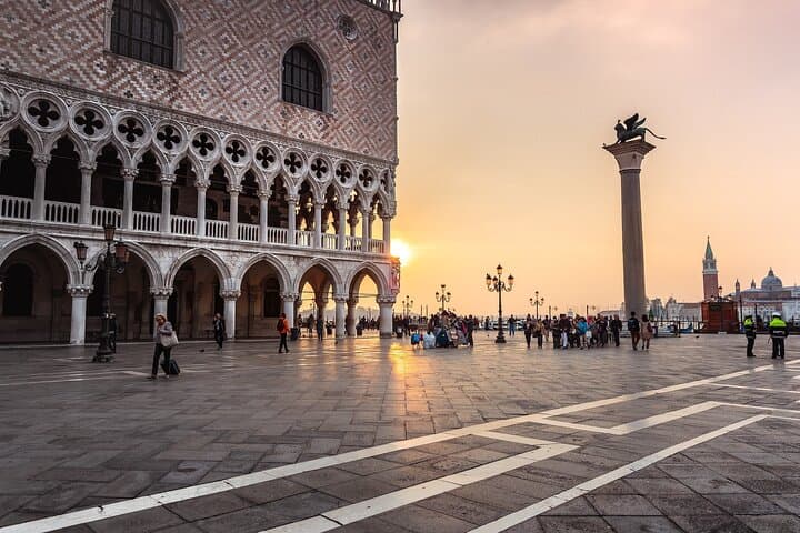 Venice Highlights: Doge's Palace, St. Mark's Basilica & Gondola Ride