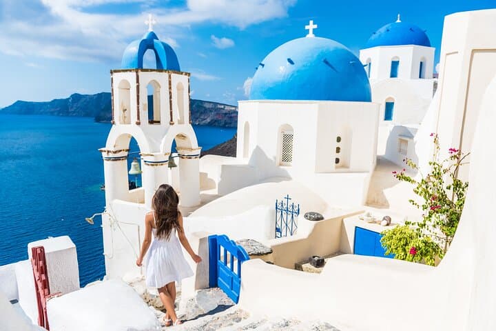 Private Guided Oia Tour: Sunset, Blue Domes & Santorini Caldera Views photo 3
