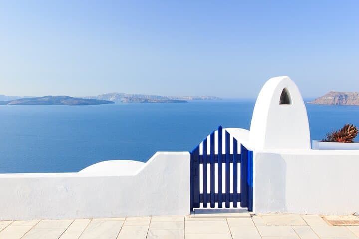 Private Guided Oia Tour: Sunset, Blue Domes & Santorini Caldera Views photo 4