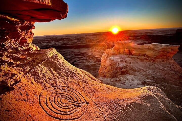 Moonscape Overlook, Factory Butte & Bentonite Hills: Backroad Tour from Torrey