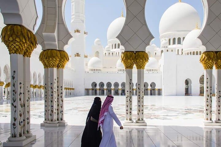 Full-Day Abu Dhabi City Tour from Dubai: Sheikh Zayed Mosque, Corniche & Dates Market