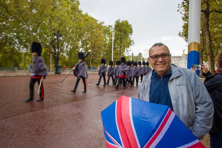 Half-Day London Highlights Tour by Electric Black Cab — Buckingham, Westminster & Tower photo 3