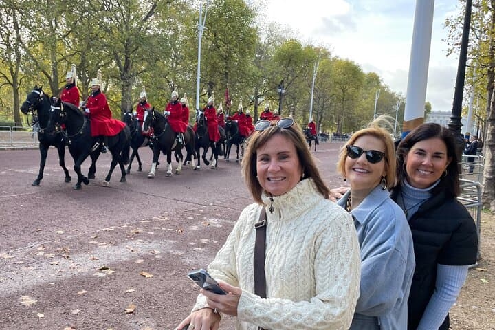 Half-Day London Highlights Tour by Electric Black Cab — Buckingham, Westminster & Tower photo 6