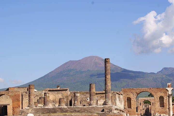 Pompeii and Vesuvius: Full-Day Wine & Ruins Experience from Rome
