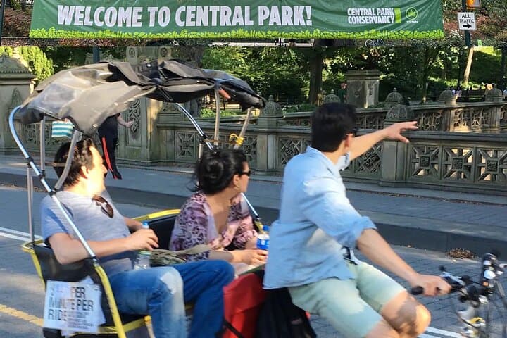 Central Park Pedicab Tour: Private 1–2 Hour Rickshaw Ride and Guided Sights