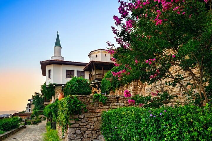 Private Romantic Walking Tour of Balchik: Palace, Botanical Garden & Marina photo 4
