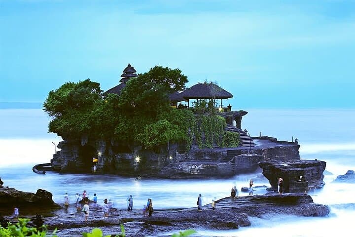 Full-Day Private Water Temples Tour in Bali — Ulun Danu, Jatiluwih & Tanah Lot