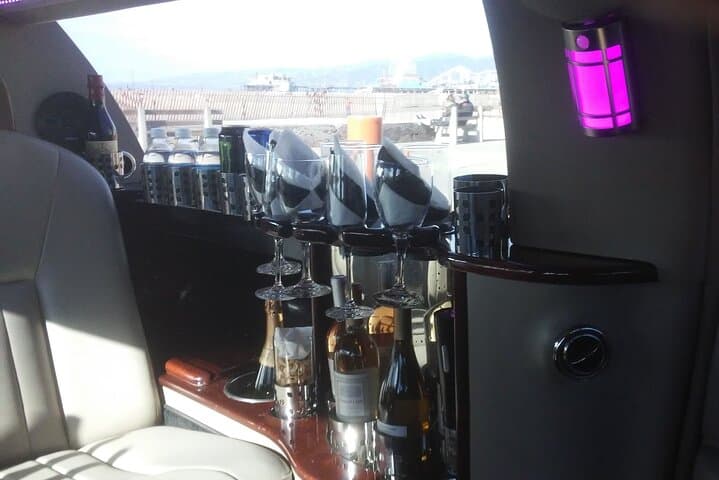 LA in a Limo: Private 6-Hour City & Shopping Tour from Hollywood to Malibu photo 2
