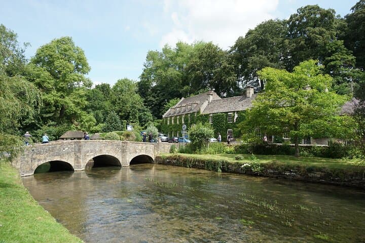 Cotswolds Day Tour from London: Burford, Bourton & Stow photo 4