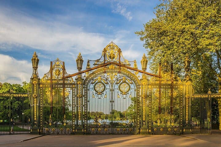 Private Transfer Montpellier to Lyon with 2‑Hour Saint‑Étienne Museum Stop photo 3