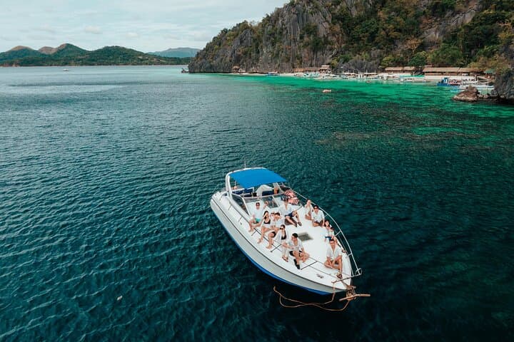 Private Coron Island Hopping by Yacht: Kayangan, Twin Lagoons & WWII Wrecks